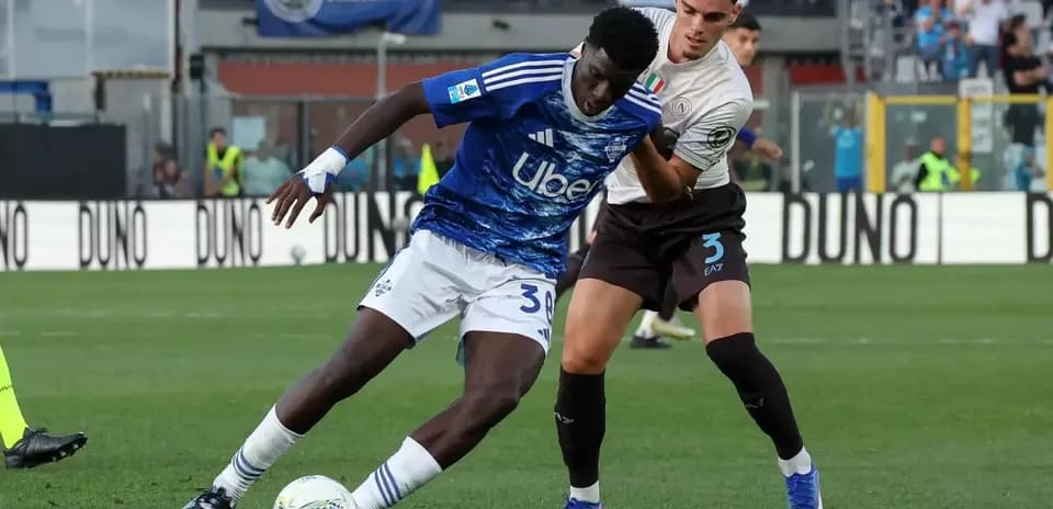 Jugador de Como contra Napoli en la Serie A
