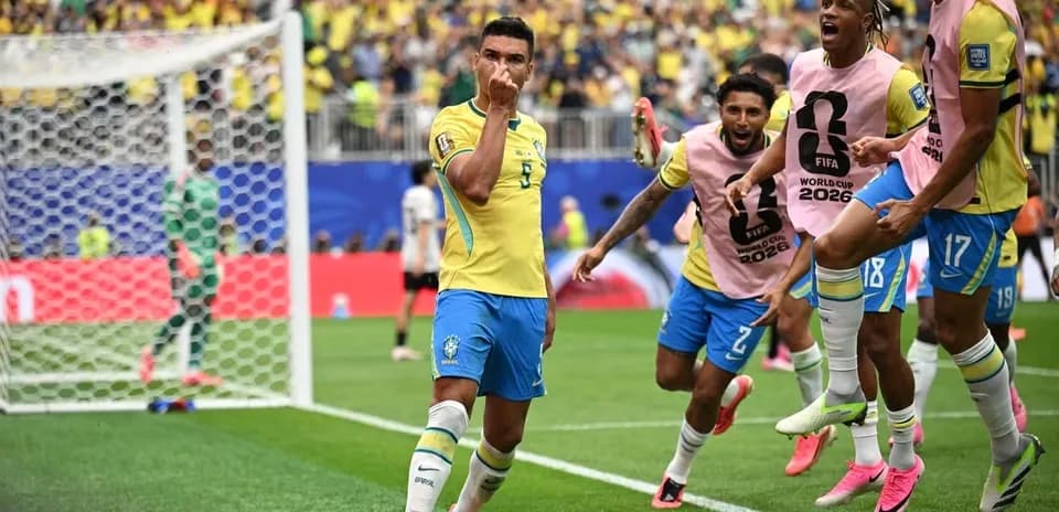 Jugadores de Brasil celebrando un gol