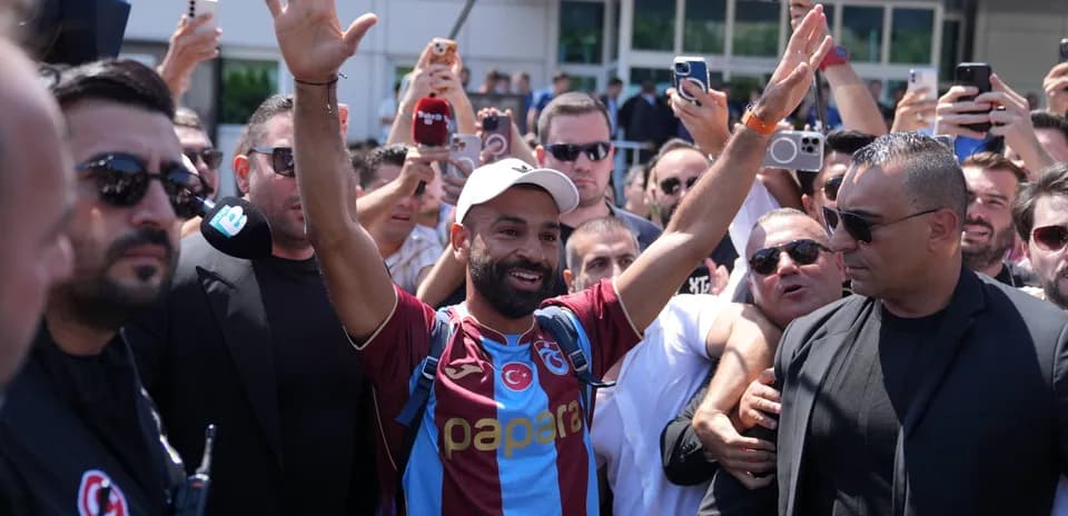Jugador saludando a la multitud en el evento
