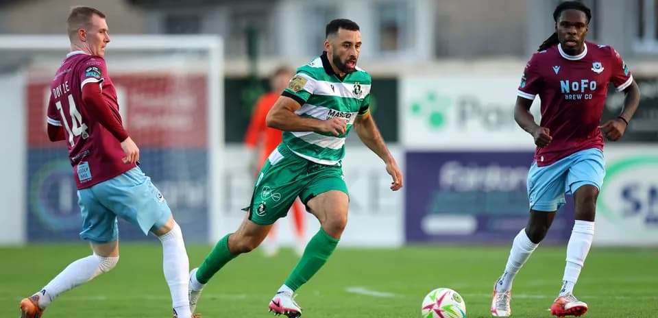 Jugadores de Shamrock Rovers en acción
