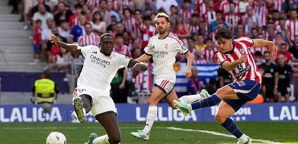 Jugador de Atlético de Madrid dispara a puerta