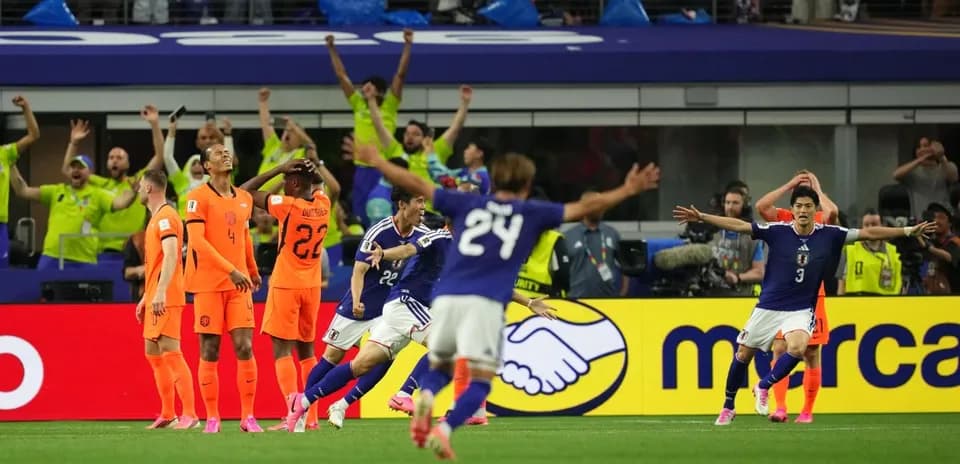 Celebración de jugadores de Japón en el partido