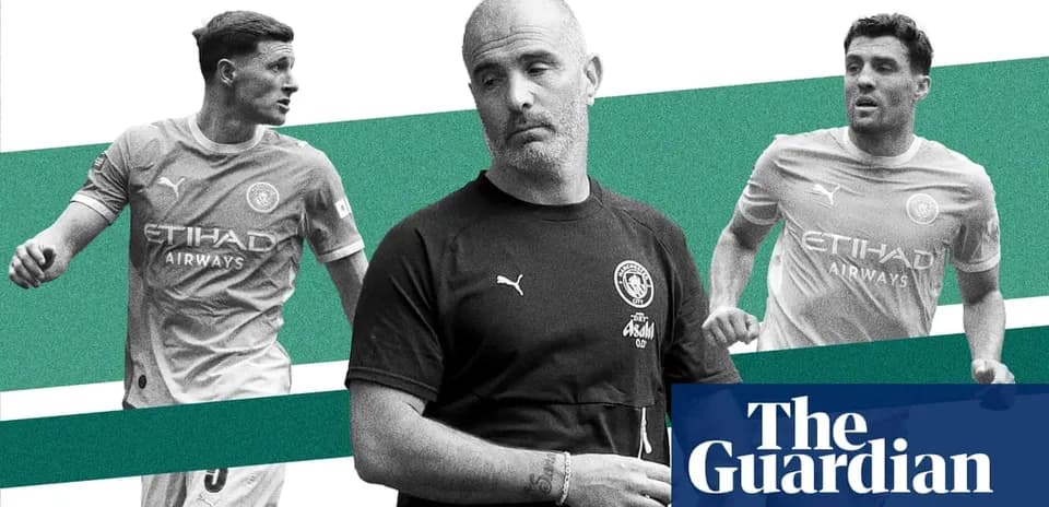 Entrenador y dos jugadores de Manchester City en acción