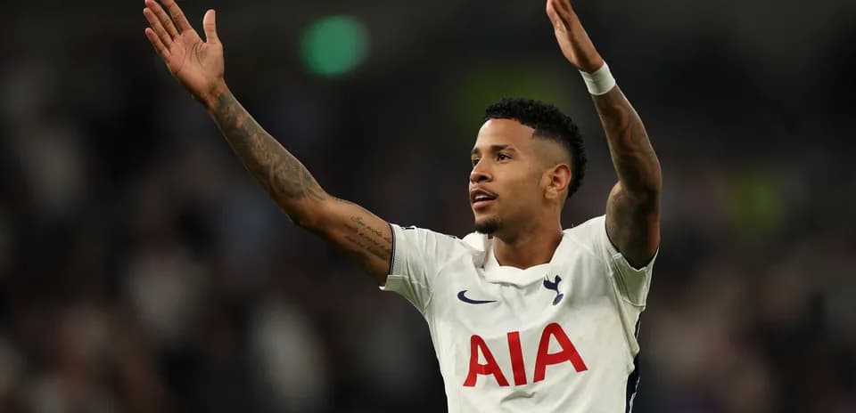 Jugador del Tottenham celebrando en el estadio