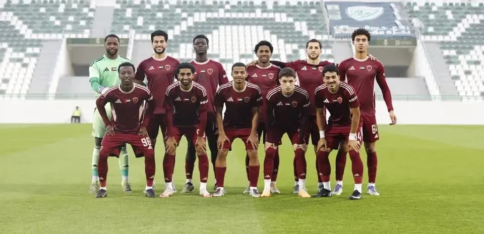Equipo Al Wahda U23 posando para la foto
