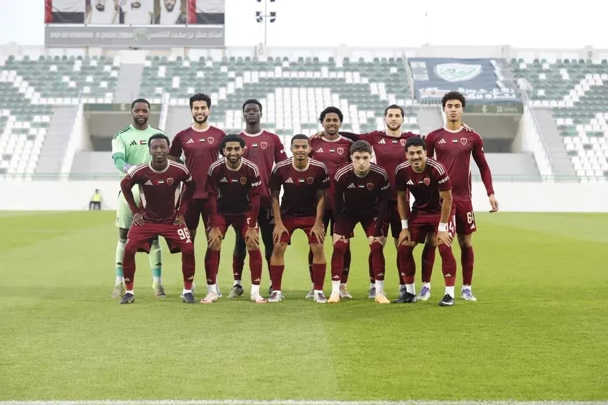 Equipo Al Wahda U23 posando para la foto