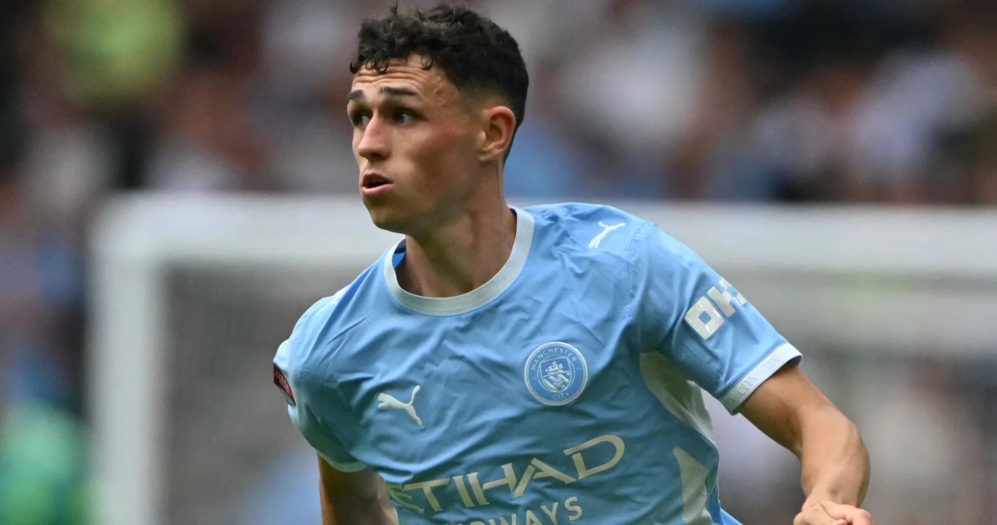 Jugador de Manchester City corriendo durante el partido