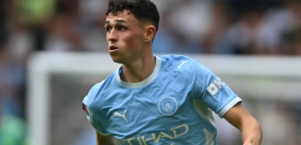 Jugador de Manchester City corriendo durante el partido