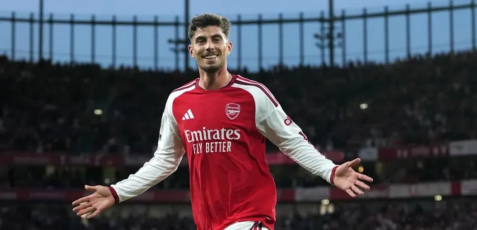 Jugador del Arsenal celebrando un gol en el estadio