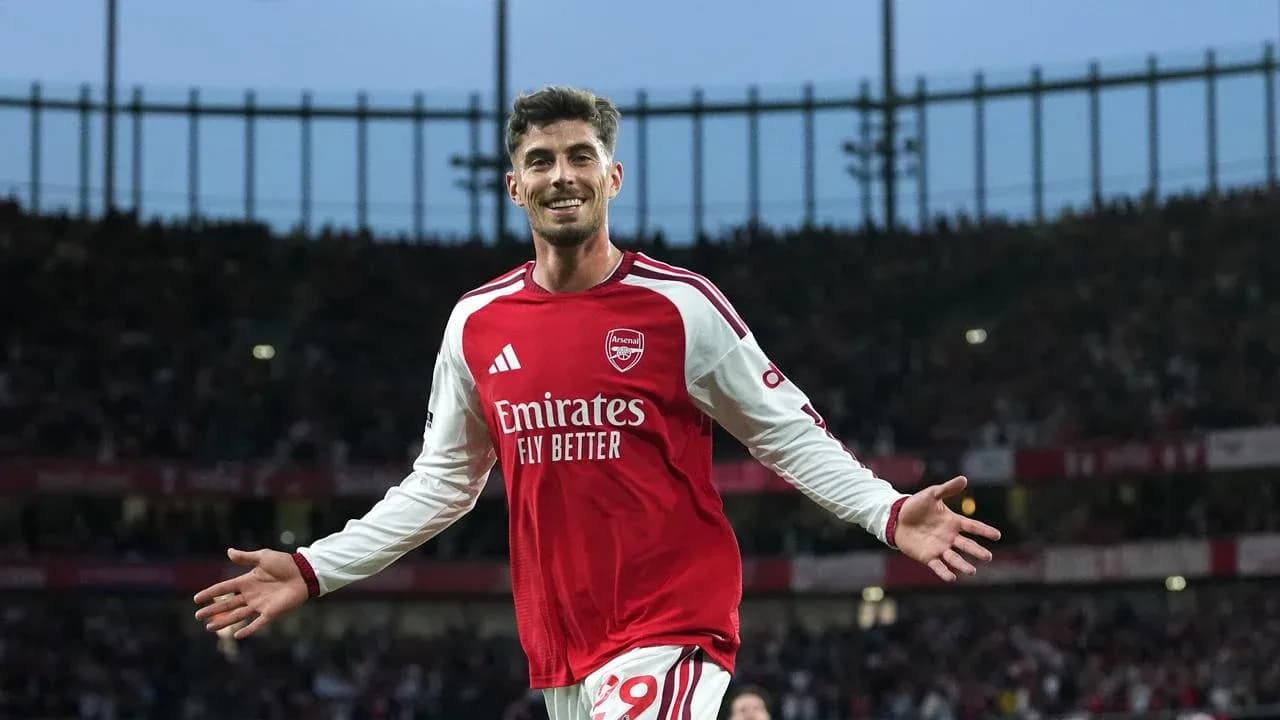 Jugador del Arsenal celebrando un gol en el estadio
