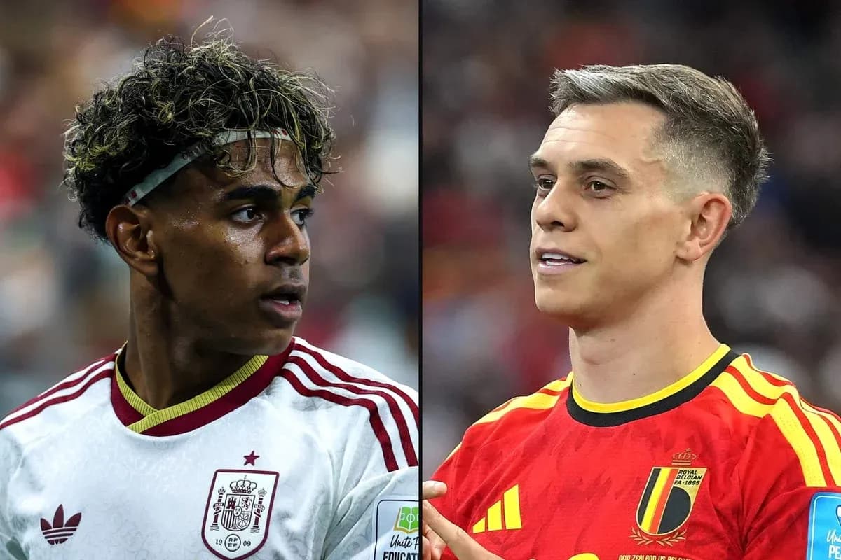 Jugadores de España y Bélgica en partido de fútbol
