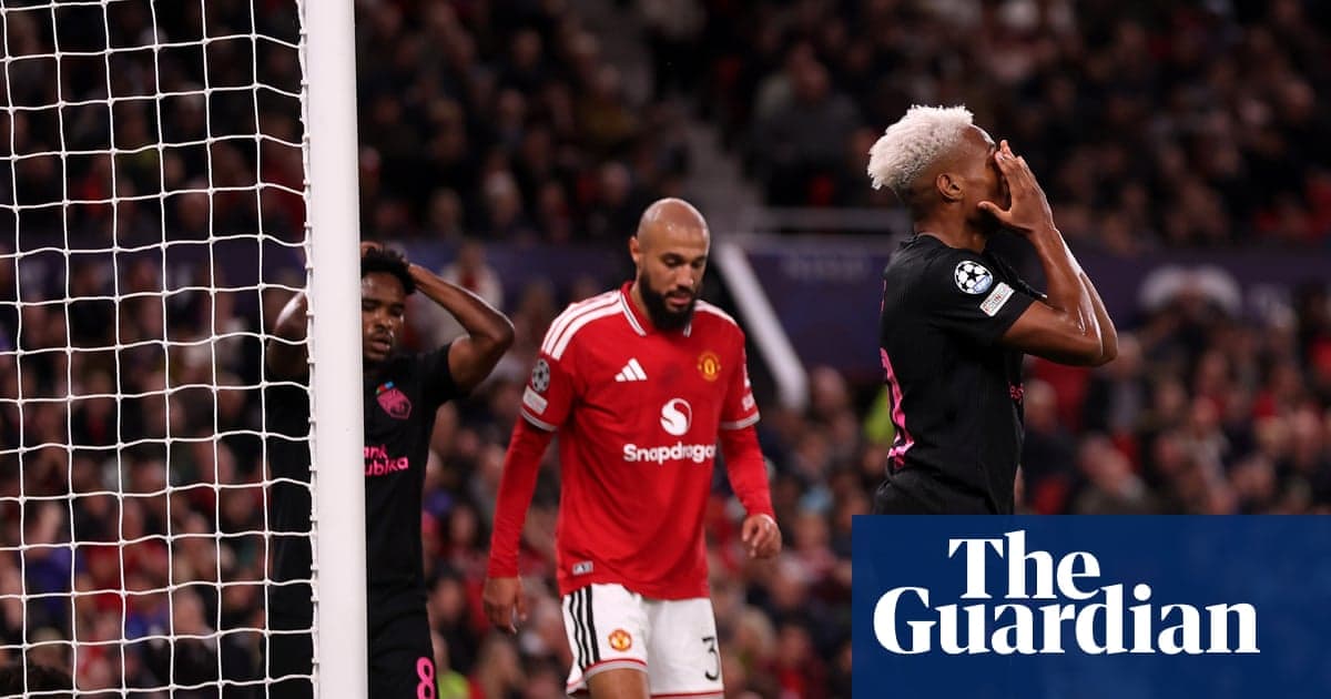 Jugador lamentándose tras fallar una oportunidad de gol