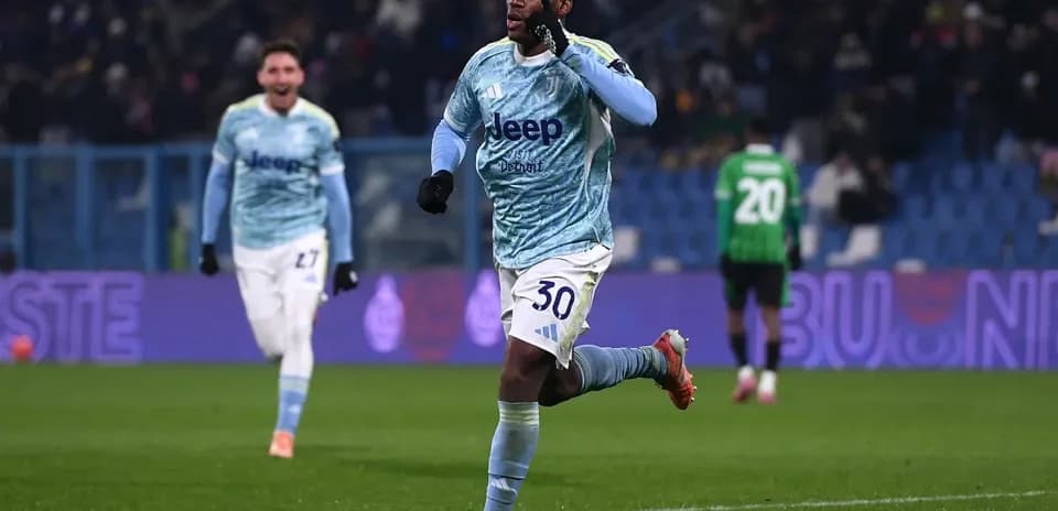 Jugador de Juventus celebra un gol en Sassuolo