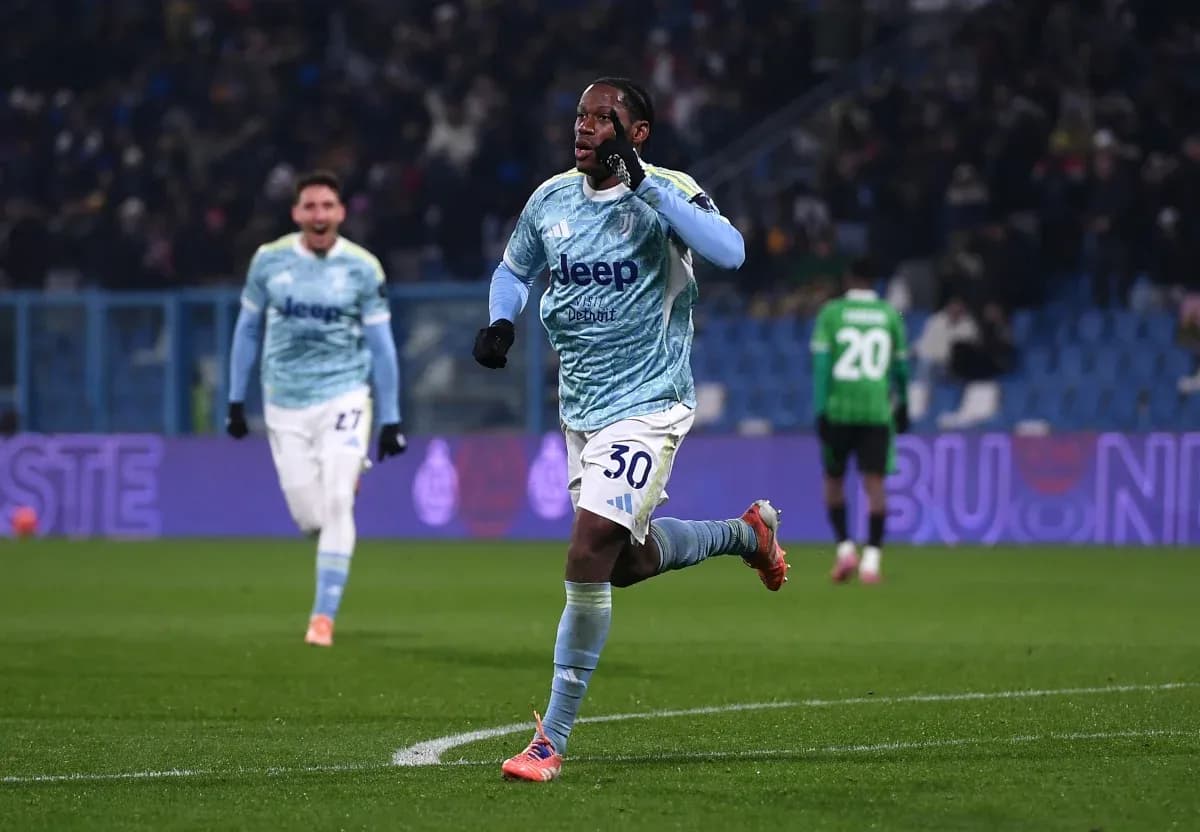 Jugador de Juventus celebra un gol en Sassuolo