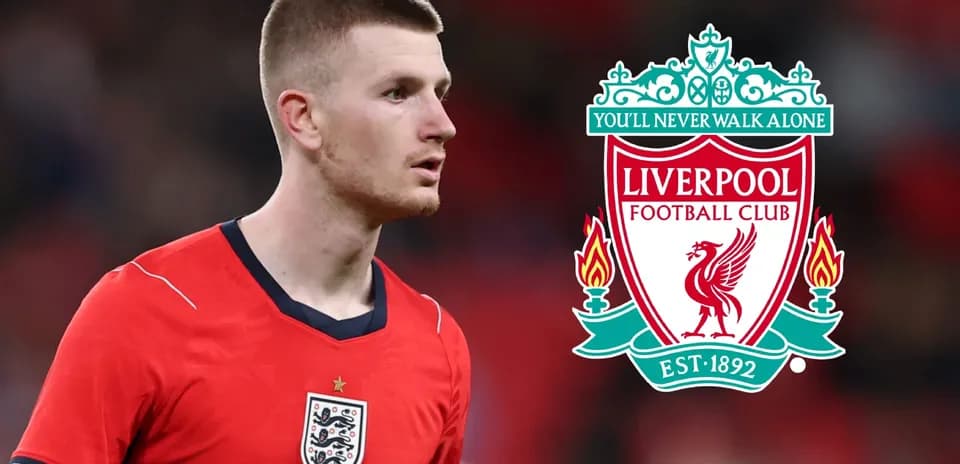 Jugador de Inglaterra con camiseta roja y logo de Liverpool