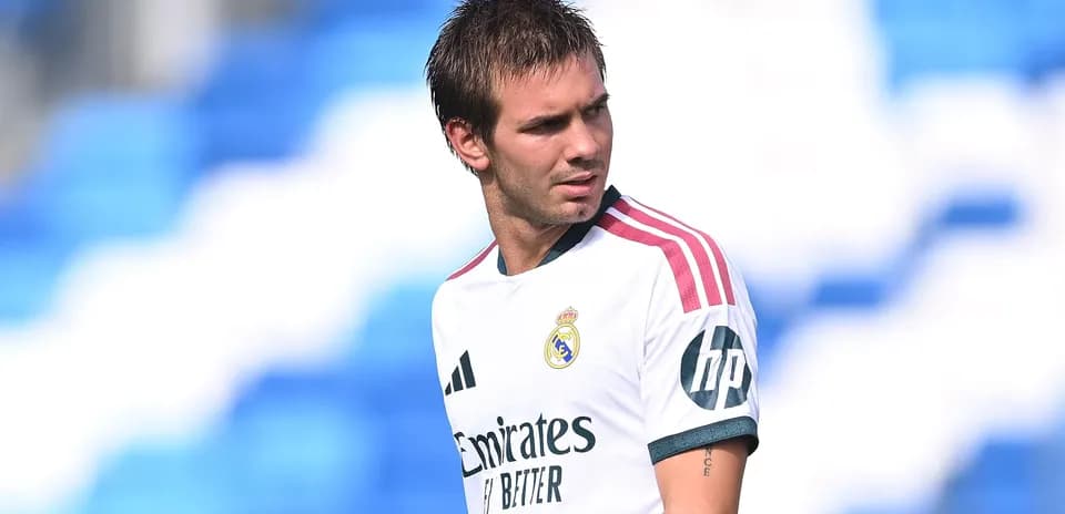 Jugador de Real Madrid en el campo de entrenamiento