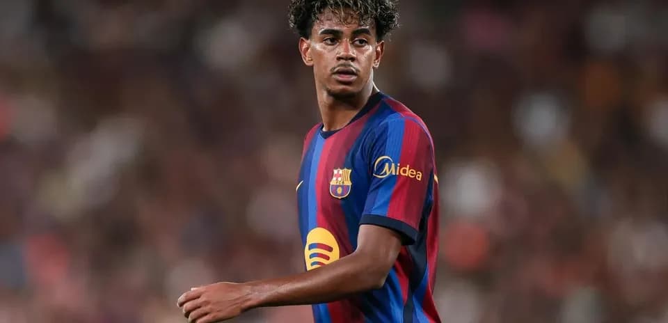 Jugador del FC Barcelona en el campo durante un partido
