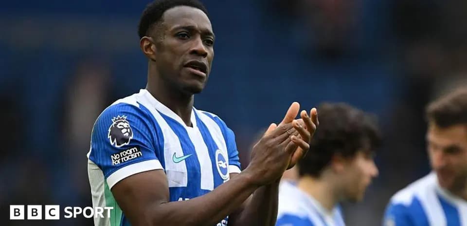 Jugador de Brighton aplaudiendo en el campo