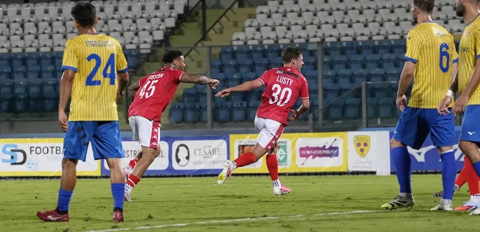 Jugadores de FK Crvena Zvezda celebrando un gol