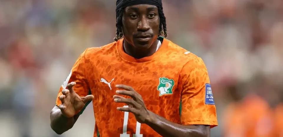Jugador de Costa de Marfil en acción durante el partido