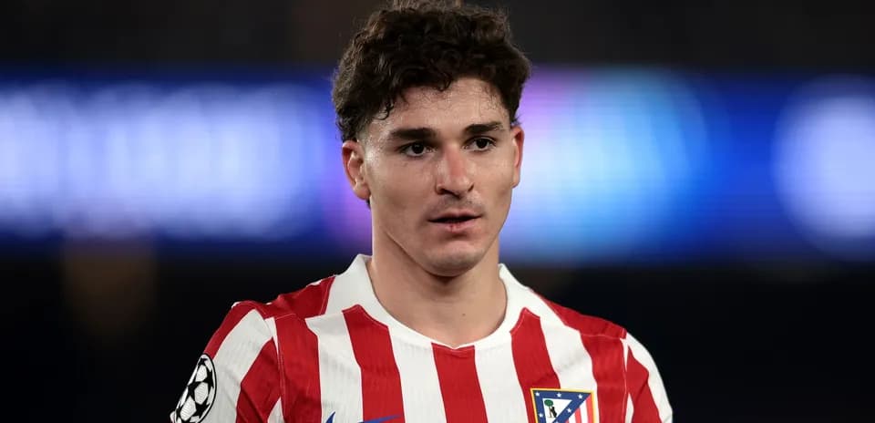 Jugador de Atlético de Madrid en uniforme de juego