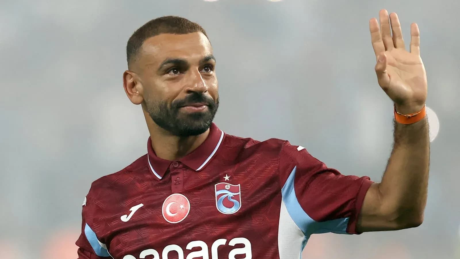 Jugador de Trabzonspor saludando a la afición
