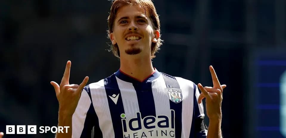 Jugador celebrando con camiseta de West Bromwich Albion