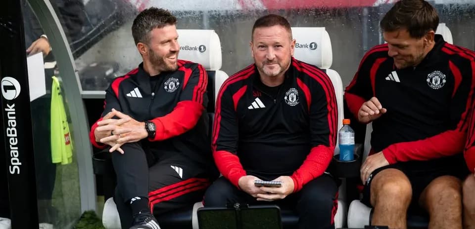 Entrenadores de Manchester United en el banquillo