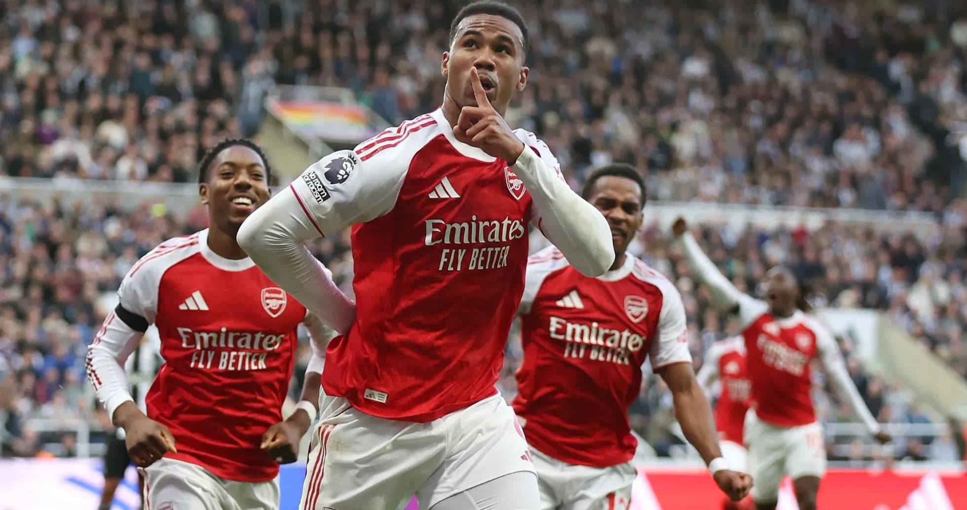 Jugadores de Arsenal celebrando un gol en el estadio