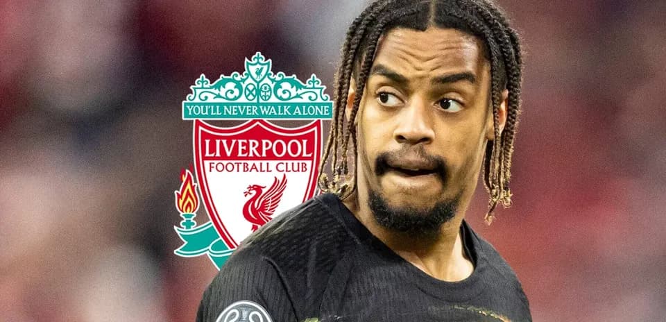 Jugador de Liverpool en el campo durante un partido