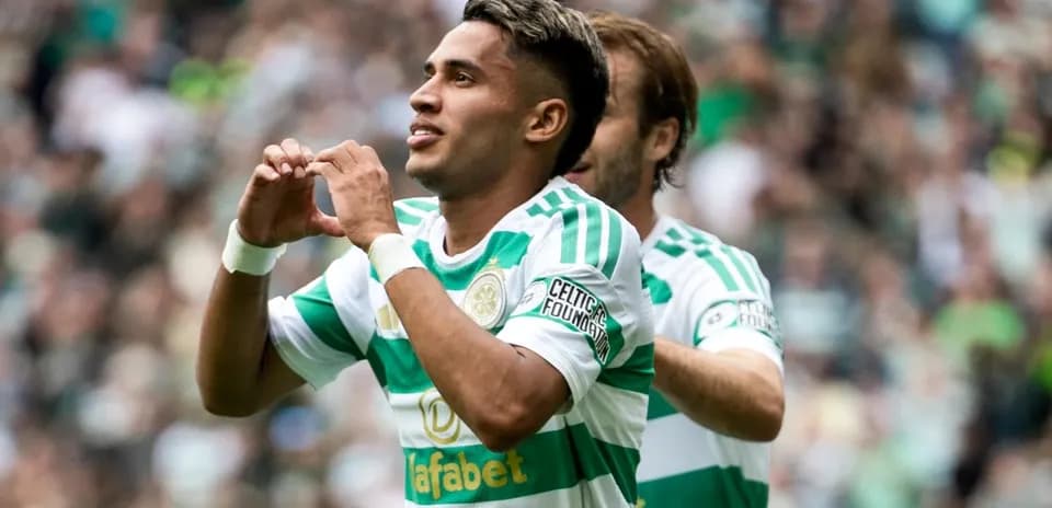 Jugador de Celtic celebrando un gol en el estadio