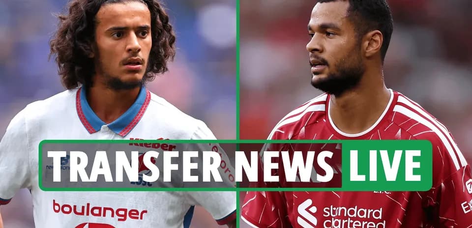 Dos futbolistas en un gráfico de noticias de transferencias