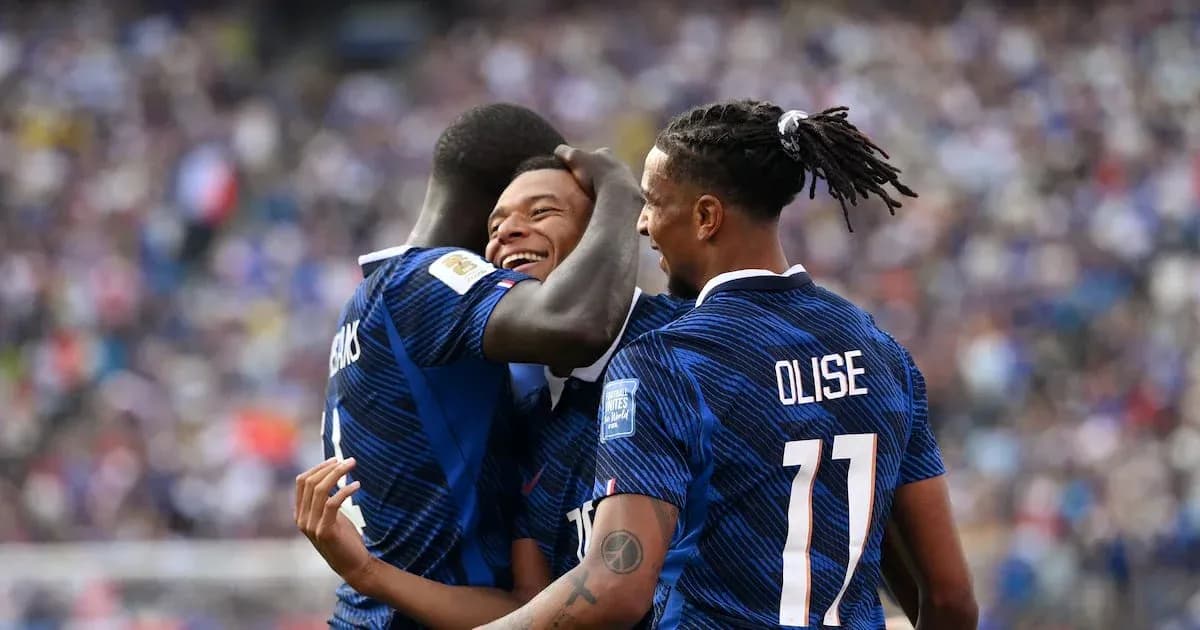 Jugadores de Francia celebrando un gol en el partido