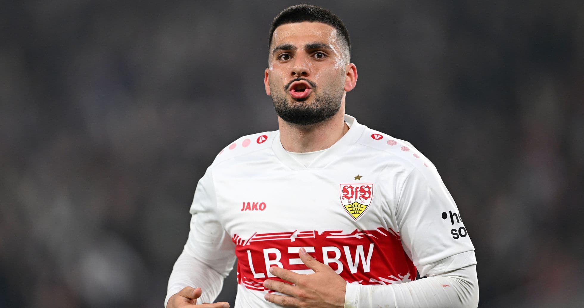 Jugador de Stuttgart en acción durante un partido