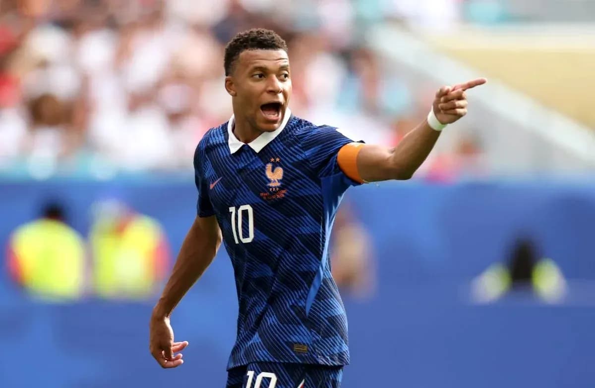 Jugador de Francia señalando durante el partido