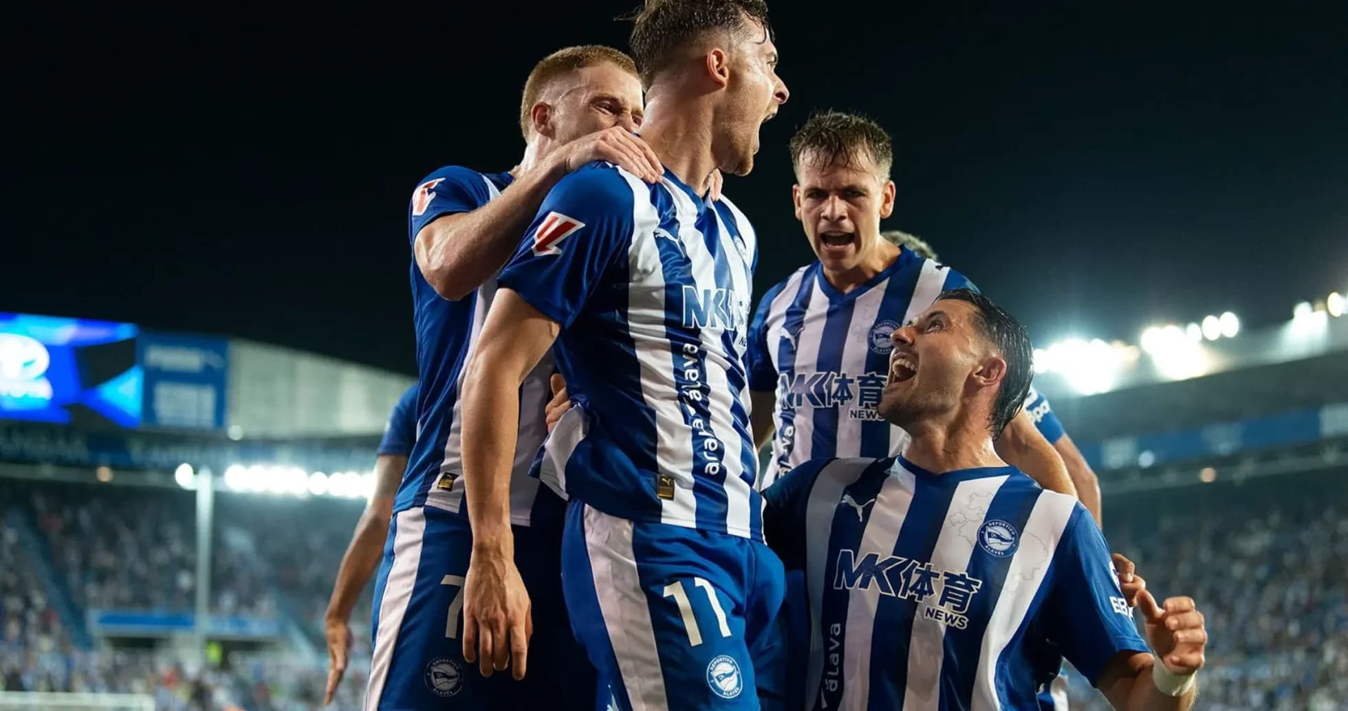 Jugadores de Alavés celebrando un gol