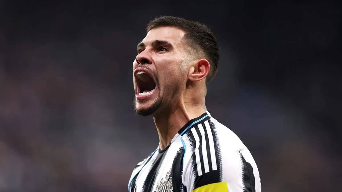 Jugador de Newcastle gritando durante un partido