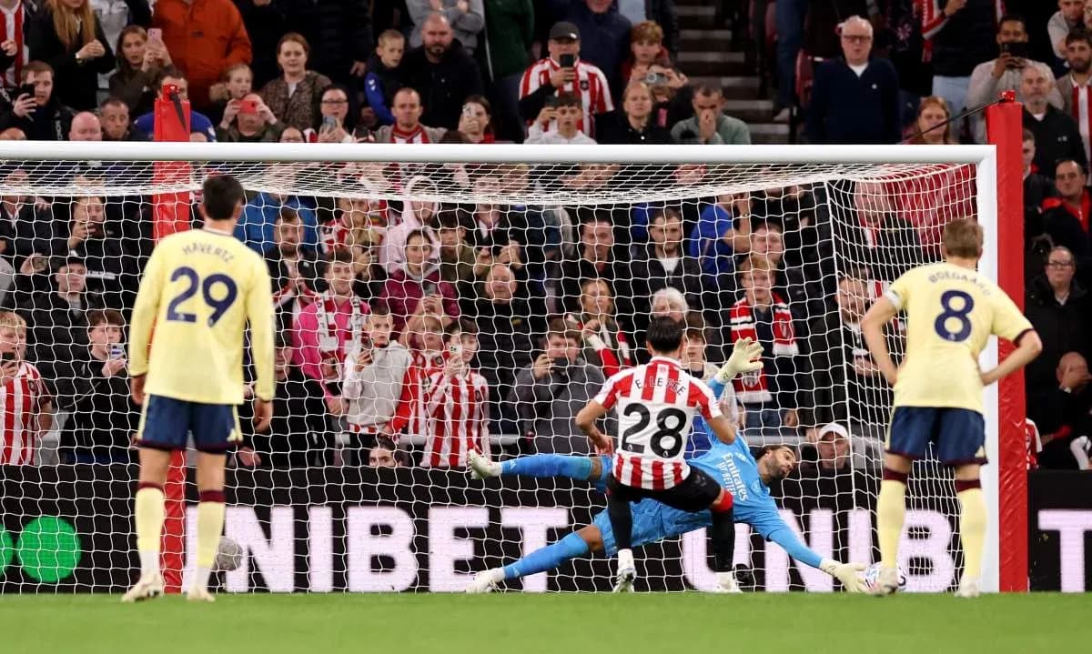Jugador lanzando un penalti en partido