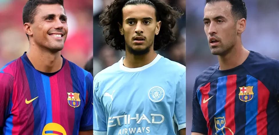 Tres jugadores de fútbol en sus camisetas de equipo