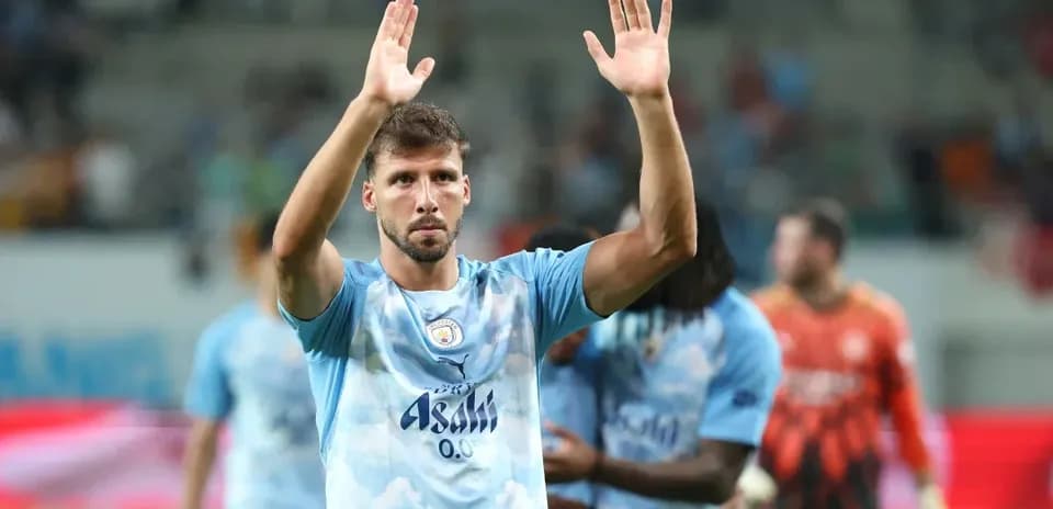 Jugador de Manchester City saludando a la afición