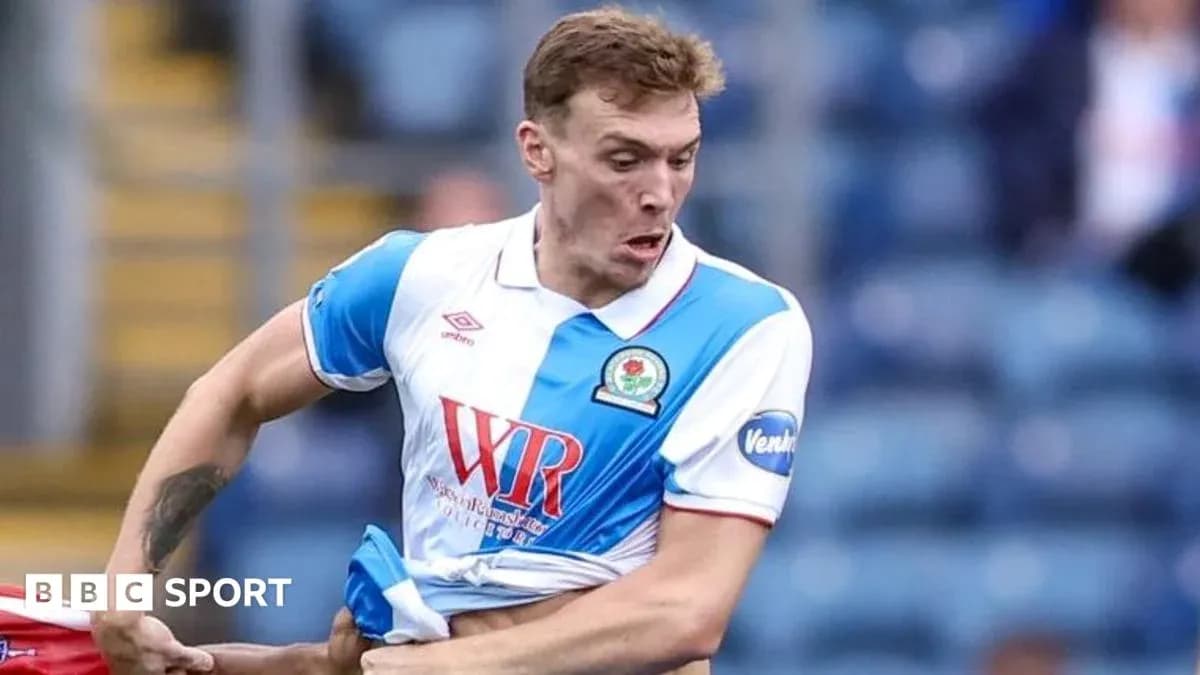 Jugador de Blackburn Rovers durante un partido