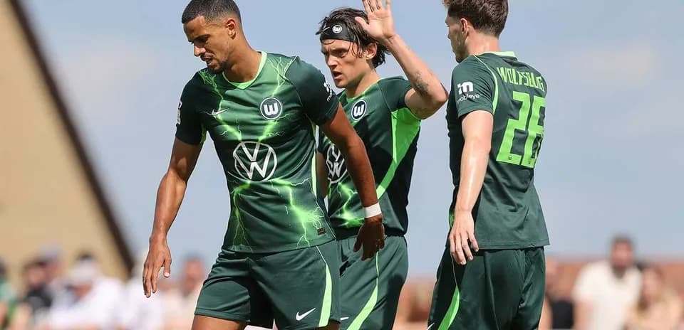 Jugadores del Wolfsburgo en acción durante partido