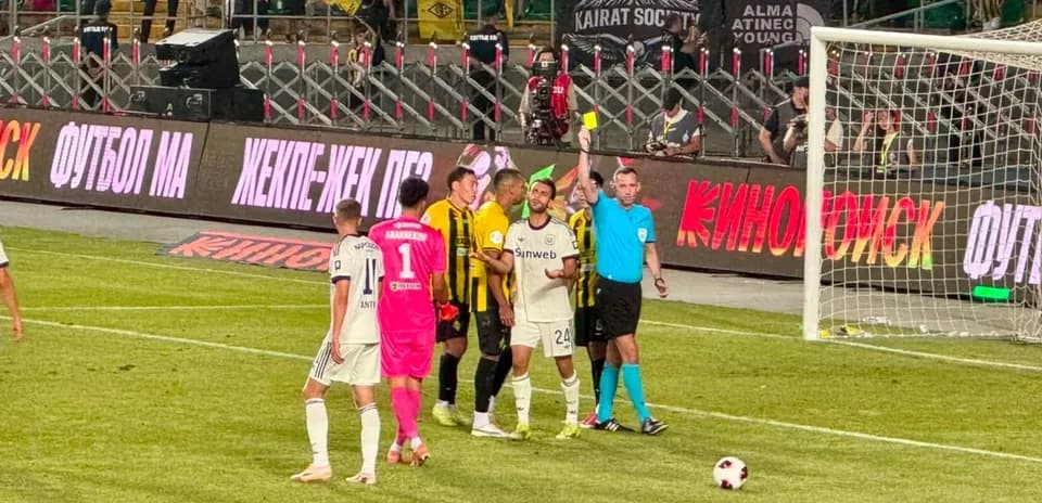 Jugadores de Kairat y Anderlecht en el partido