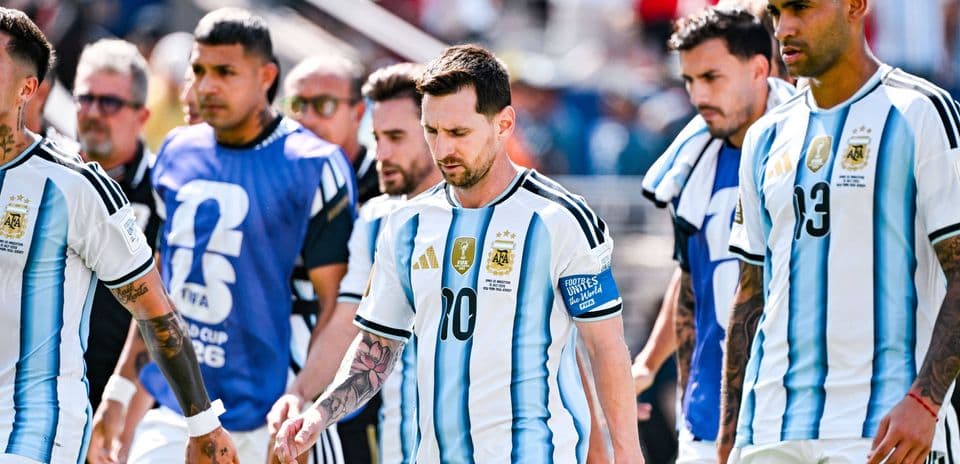 Jugadores de Argentina saliendo del túnel hacia el campo