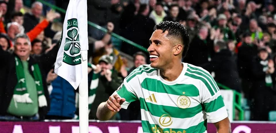 Jugador de Celtic celebrando un gol en el partido