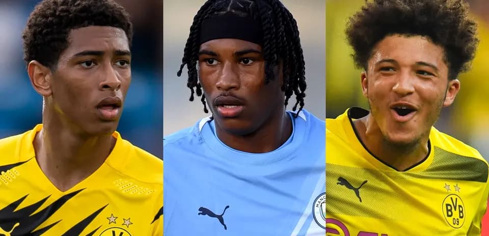 Tres jugadores de fútbol en uniformes de equipo