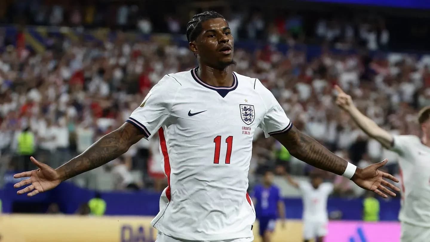 Jugador de Inglaterra celebrando un gol en el partido