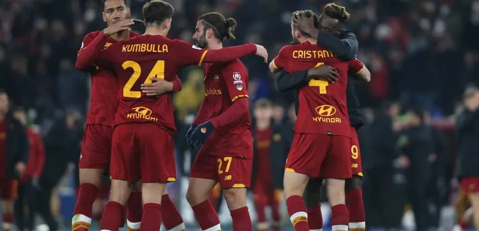 Jugadores de AS Roma celebrando después del partido