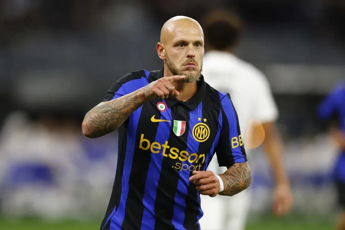 Jugador de Inter de Milán señalando durante el partido