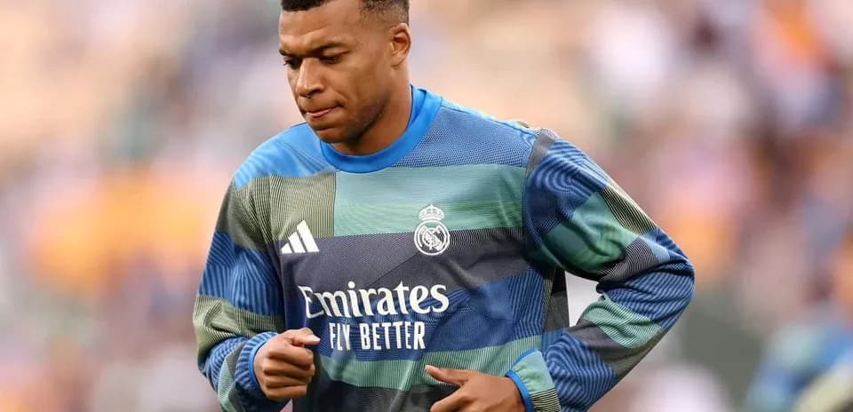 Jugador de Real Madrid calentando antes del partido